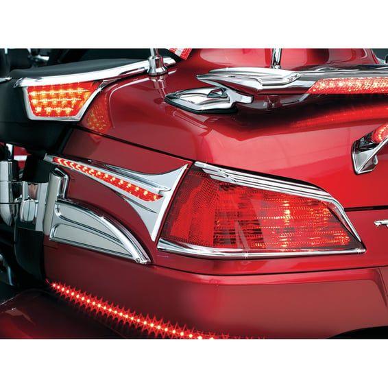 Trunk accent swoops chrome